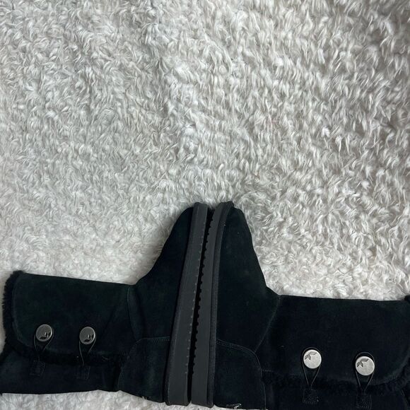 Koolaburra By UGG  Kinslei Black suede mid calf boots  buttons accents size 8 - Picture 9 of 12